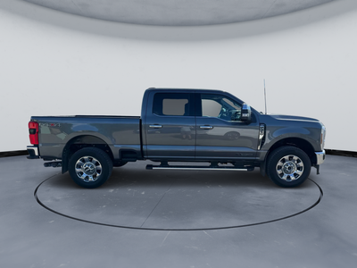 2025 Ford Super Duty F-350 SRW LARIAT