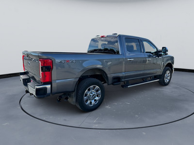 2025 Ford Super Duty F-350 SRW LARIAT