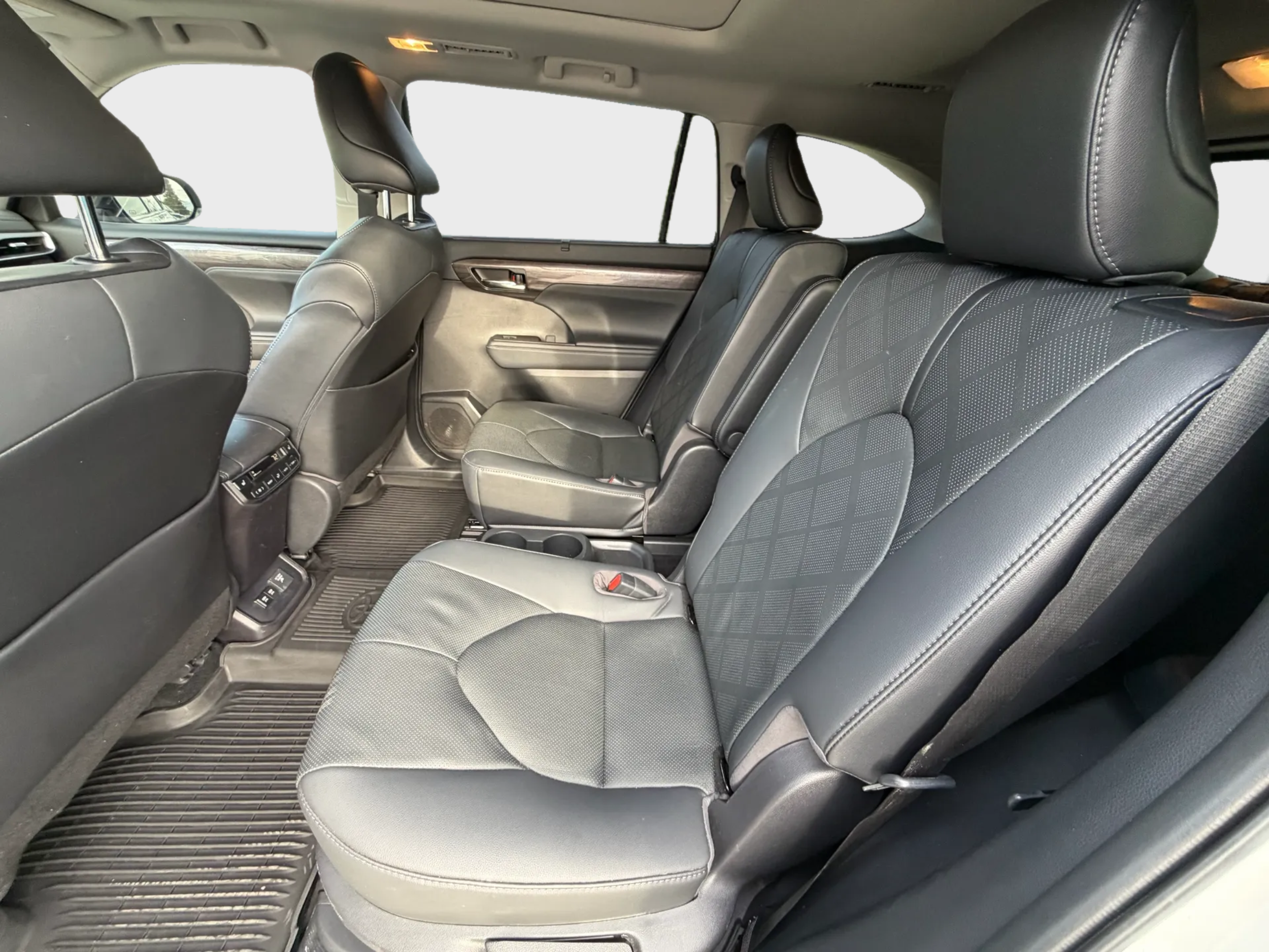 2021 Toyota Highlander Hybrid Platinum